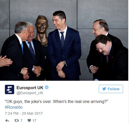 Bức tượng k&igrave; dị của Ronaldo ở s&acirc;n bay mang t&ecirc;n anh - Ảnh 4.