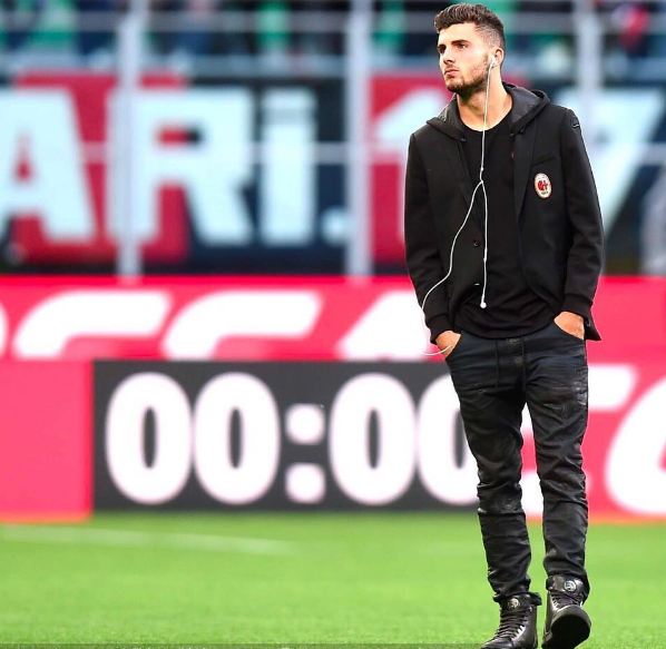 AC Milan vẫn c&oacute; sức h&uacute;t rất lớn với những cầu thủ điển trai - Ảnh 8.