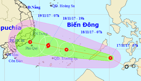 Áp thấp nhiệt đới tiến nhanh vào Biển Đông, có thể mạnh lên thành bão - Ảnh 1.