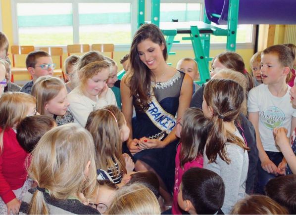 Iris Mittenaere – Bảo Bình nghị lực bước lên ngôi vương - Ảnh 3.