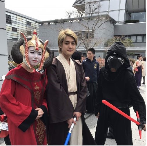 Ngày tốt nghiệp không khác gì lễ hội cosplay của sinh viên Nhật Bản! - Ảnh 4.