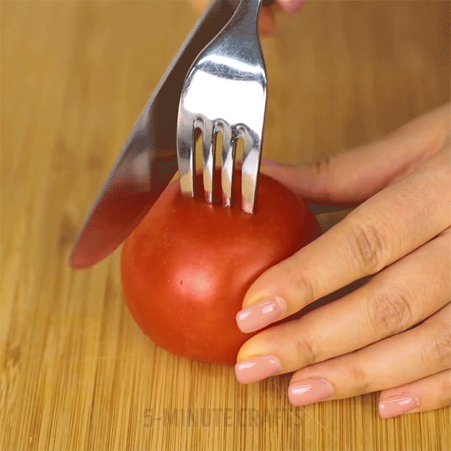 Kh&ocirc;ng bao giờ sợ đứt tay với 4 c&aacute;ch cắt gọt đồ ăn n&agrave;y - Ảnh 1.