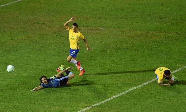 Sao Brazil chơi bóng ở Trung Quốc lập hat-trick vào lưới Uruguay - Ảnh 11.