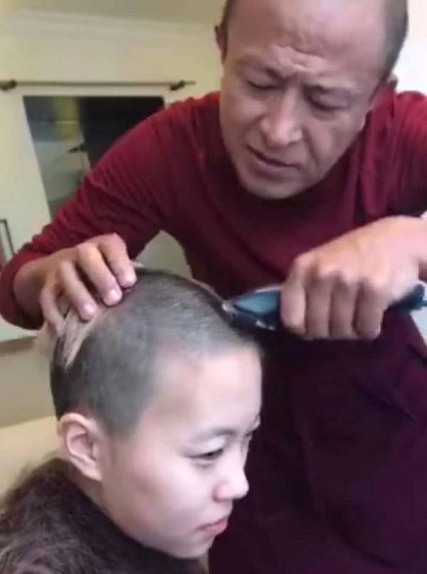 Lộ clip con g&aacute;i Vương Phi cạo đầu, xuất gia tu h&agrave;nh khi mới 20 tuổi? - Ảnh 2.