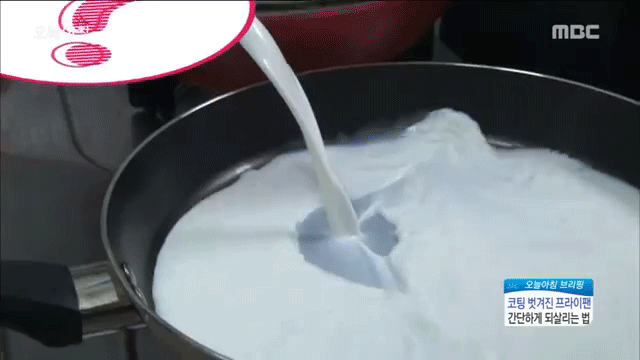 Mẹo cực hay: Dùng sữa tươi để phục hồi hiệu quả độ chống dính cho chảo như lúc mua về - Ảnh 1.