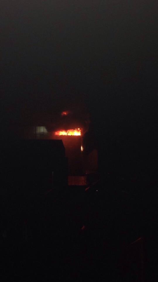 Hà Nội: Đang cháy lớn trong đêm tại Chùa Láng, cả gian phòng chìm trong biển lửa - Ảnh 5.