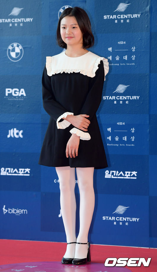Baeksang Arts Awards 2017: Yoona suýt vồ ếch, cùng Suzy biến thảm đỏ thành sàn đấu nhan sắc - Ảnh 30.