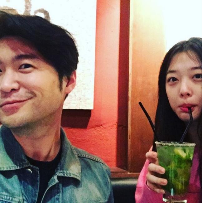 Sulli v&agrave; Choiza c&ugrave;ng cập nhật hậu chia tay: Người đẹp rạng rỡ, kẻ thầm lặng khoe ảnh - Ảnh 4.