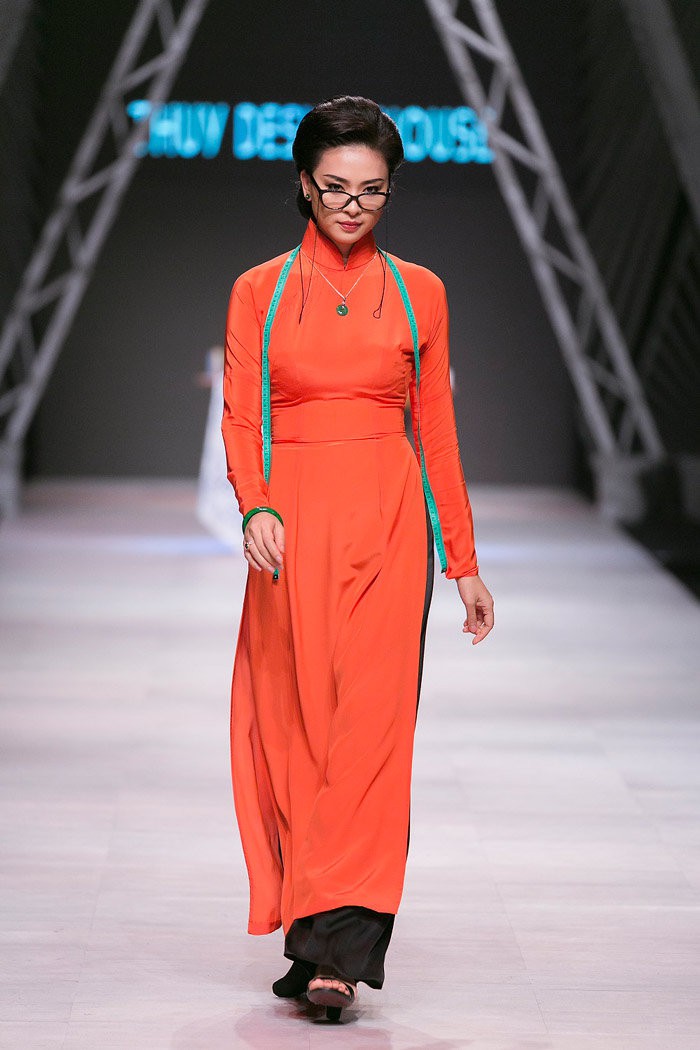 Chia sẻ bí quyết tự lý giải 10 tình huống vô lý khi xem Cô Ba Sài Gòn - Ảnh 3. Chia sẻ bí quyết tự lý giải 10 tình huống vô lý khi xem Cô Ba Sài Gòn - Ảnh 3.