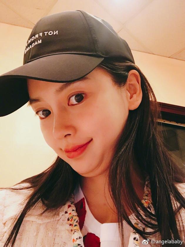 Trêu chọc fan, Angela Baby đăng ảnh lộ hai cằm - Ảnh 1.