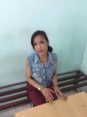 H&agrave; Nội: Thấy c&ocirc; g&aacute;i chạy SH bị ng&atilde;, đ&ocirc;i nam nữ giả vờ gi&uacute;p đỡ để cướp điện thoại - Ảnh 1.
