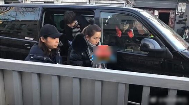 Chỉ sau 3 ng&agrave;y ly dị chồng, t&igrave;nh cũ của Th&iacute;ch Tiểu Long lộ ảnh t&igrave;nh tứ b&ecirc;n người đ&agrave;n &ocirc;ng kh&aacute;c - Ảnh 1.