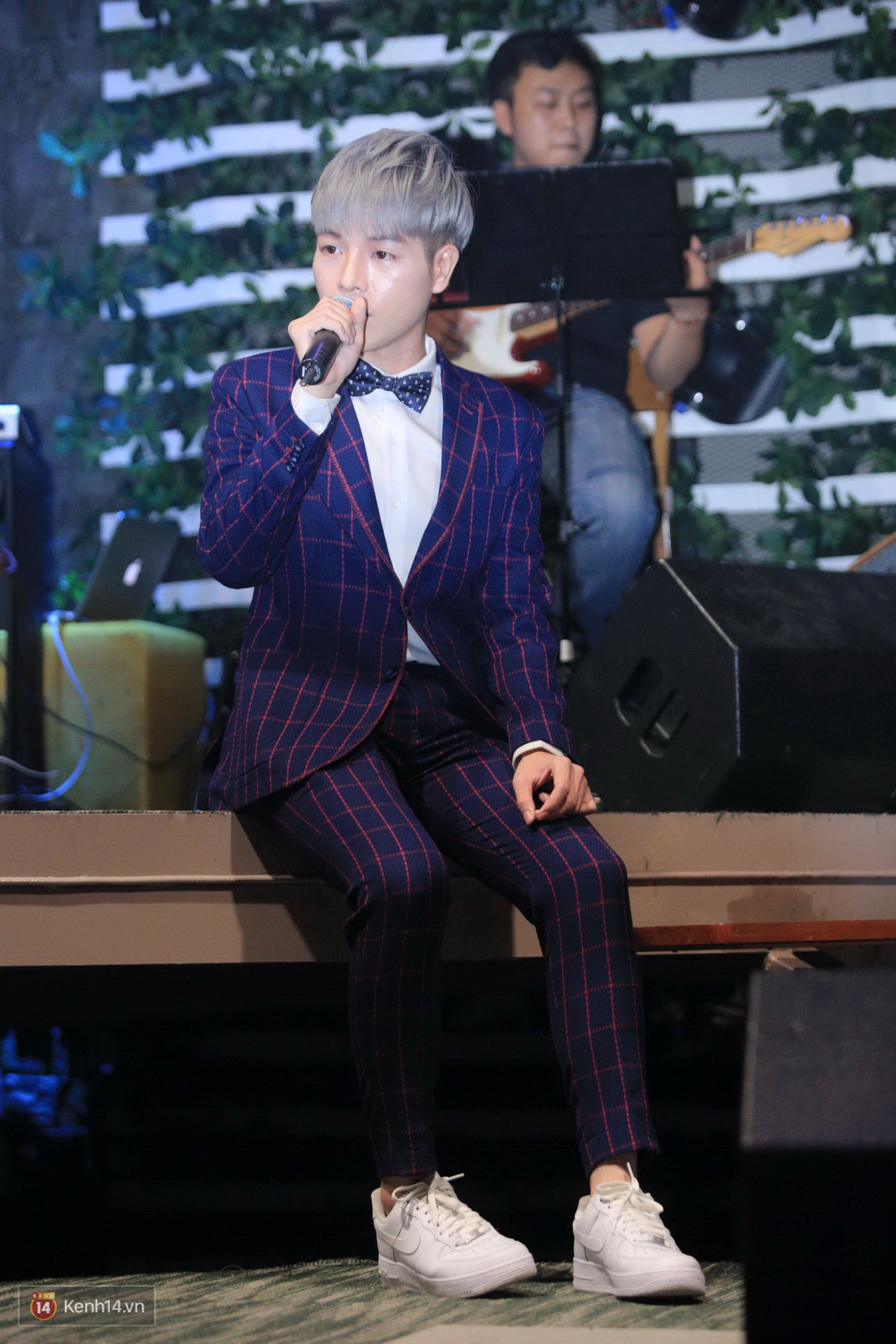 Thẩm mỹ xong, Đức Phúc không chỉ đẹp mà còn mặc chất hơn hẳn - Ảnh 4. Thẩm mỹ xong, Đức Phúc không chỉ đẹp mà còn mặc chất hơn hẳn - Ảnh 4.