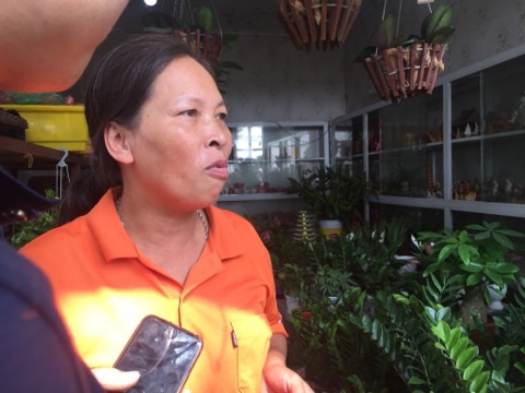 Nh&acirc;n chứng h&atilde;i h&ugrave;ng kể lại ph&uacute;t nam thanh ni&ecirc;n cầm s&uacute;ng khống chế nữ nh&acirc;n vi&ecirc;n hộ l&yacute; l&agrave;m con tin - Ảnh 2.