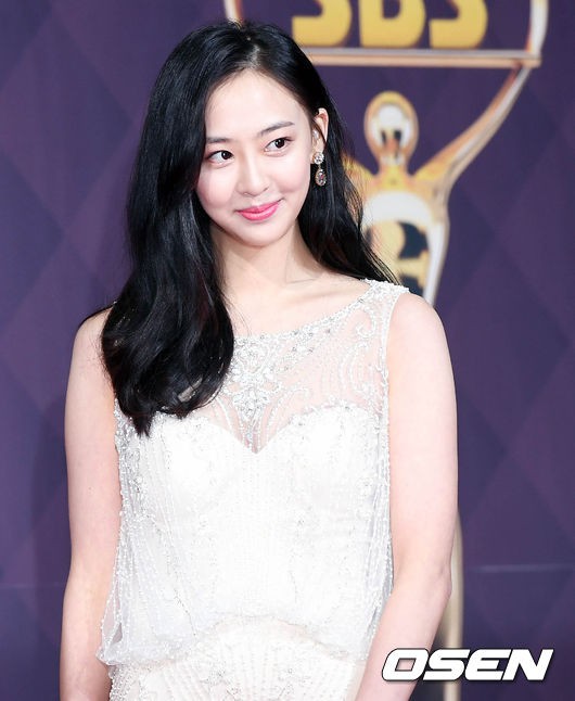 Thảm đỏ SBS Drama Awards: Nữ thần Suzy cân cả Yuri và dàn mỹ nhân hàng đầu Kpop, cặp vợ chồng Jisung quyền lực xuất hiện - Ảnh 20.