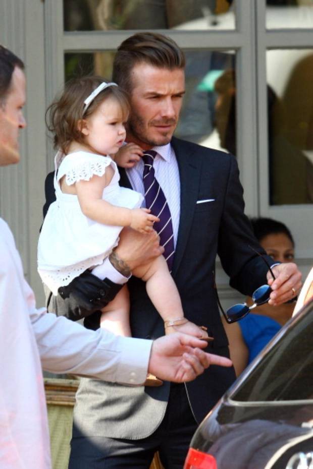 Loạt ảnh chứng minh: Dù lớn thế nào, Harper vẫn sẽ luôn là công chúa nhỏ trong vòng tay che chở của Beckham - Ảnh 3.