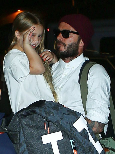 Loạt ảnh chứng minh: Dù lớn thế nào, Harper vẫn sẽ luôn là công chúa nhỏ trong vòng tay che chở của Beckham - Ảnh 19.