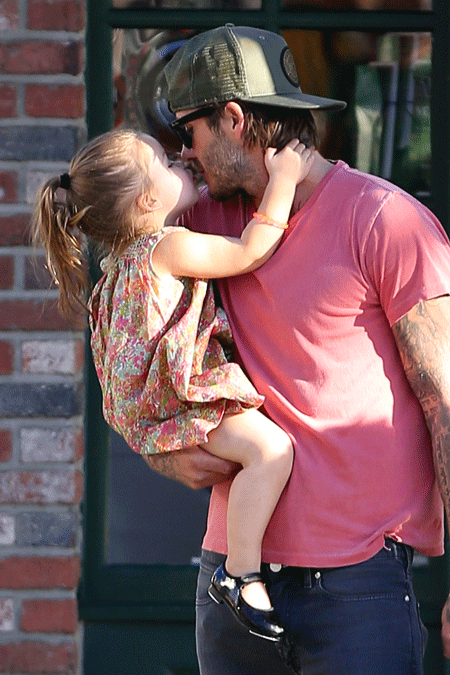Loạt ảnh chứng minh: Dù lớn thế nào, Harper vẫn sẽ luôn là công chúa nhỏ trong vòng tay che chở của Beckham - Ảnh 6.