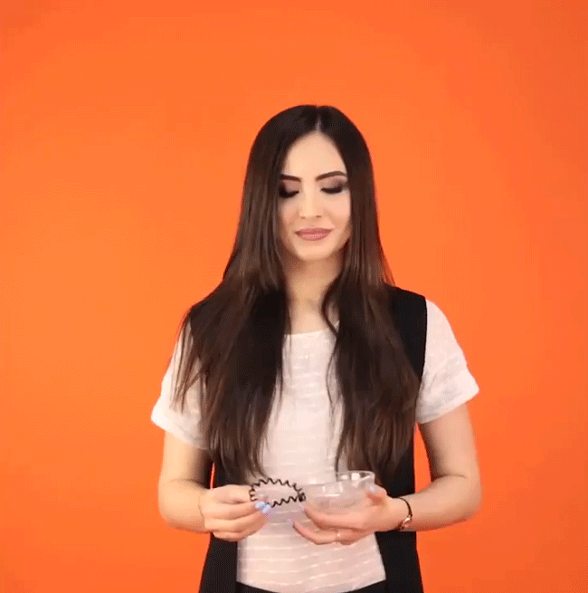 D&acirc;y buộc t&oacute;c nhựa bị gi&atilde;n, d&ugrave;ng mẹo n&agrave;y sẽ phục hồi lại như mới ngay - Ảnh 1.