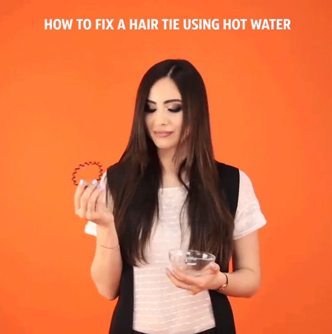 D&acirc;y buộc t&oacute;c nhựa bị gi&atilde;n, d&ugrave;ng mẹo n&agrave;y sẽ phục hồi lại như mới ngay - Ảnh 2.