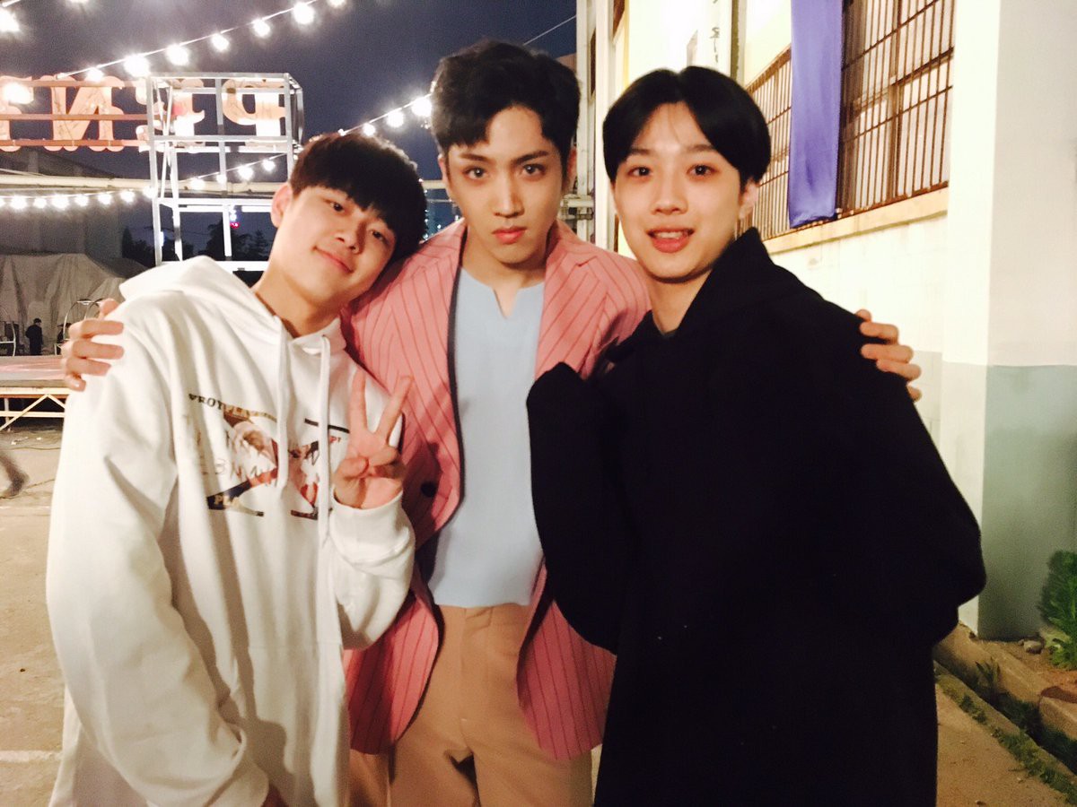 Nghịch lí trong Kpop: Em út bé bỏng gì đâu, cứ phải khổng lồ nhất nhóm mới chịu! - Ảnh 35. Nghịch lí trong Kpop: Em út bé bỏng gì đâu, cứ phải khổng lồ nhất nhóm mới chịu! - Ảnh 35.