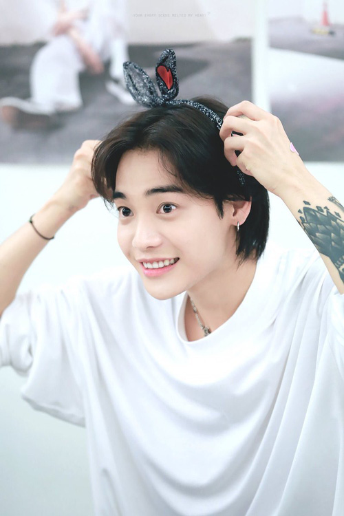 Cư dân mạng bấn loạn với vẻ đẹp khiến các nữ thần Kpop cũng phải ghen tị của chàng tân binh nhà YG - Ảnh 4.