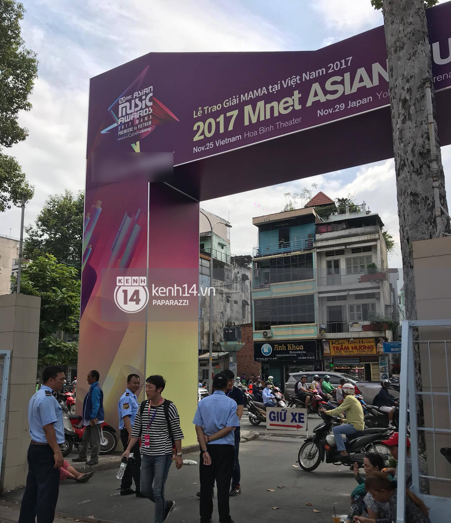 1 ngày trước MAMA 2017 tại Việt Nam: Nhà hát Hòa Bình đã được trải thảm đỏ, an ninh thắt chặt - Ảnh 2.