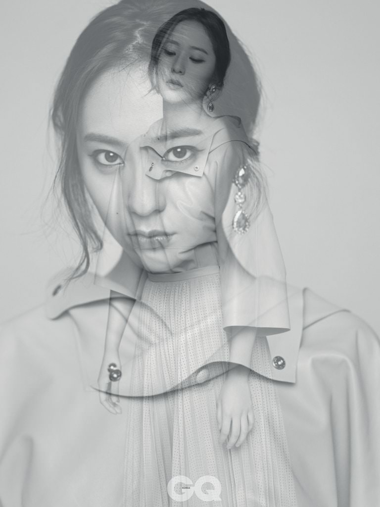 Krystal bây giờ táo bạo đến mức diện đồ phanh ngực, khoe vòng một trên bìa tạp chí - Ảnh 8.