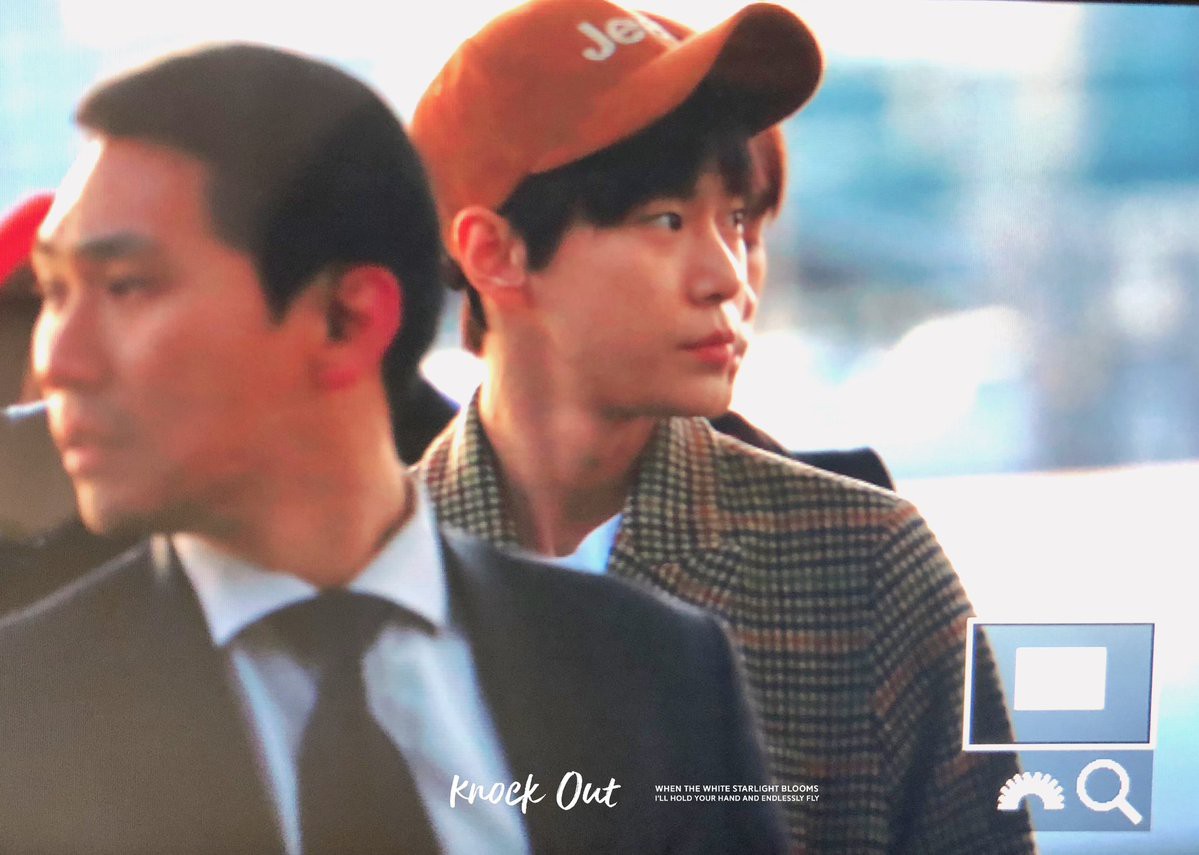 Mỹ nam thế hệ mới Taeyong cùng dàn trai đẹp NCT đổ bộ sân bay Nội Bài giữa biển fan Việt - Ảnh 34.