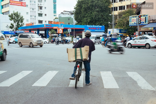 Chuyện cảm động về anh shipper khuyết tật giọng nói, đạp xe hàng chục km mỗi ngày để giao hàng khắp Sài Gòn - Ảnh 15.