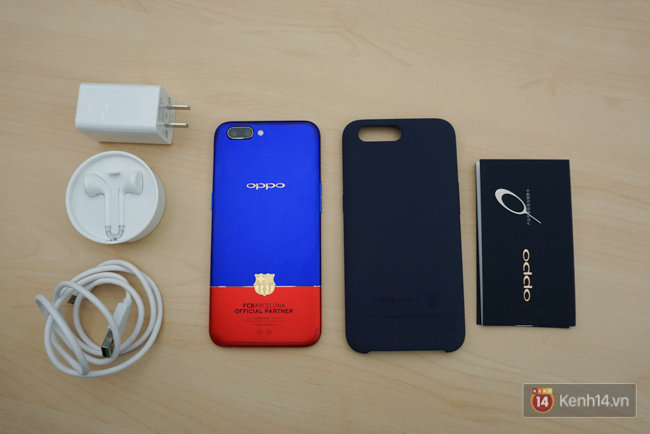 Cận cảnh OPPO R11 Barcelona độc nhất vô nhị tại VN: Mạ vàng 18K, phối màu cực chất nhưng chỉ để trưng bày và không bán - Ảnh 15.