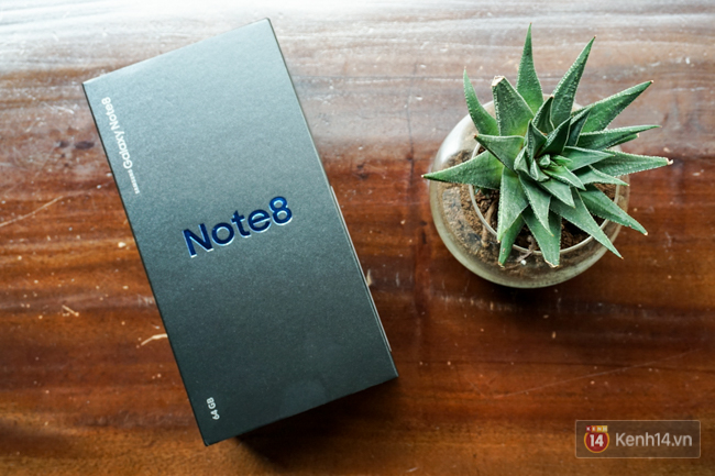 Trên tay nhanh Galaxy Note8 Đen Huyền Bí chính hãng: Đẹp không từ ngữ nào tả xiết! - Ảnh 1.