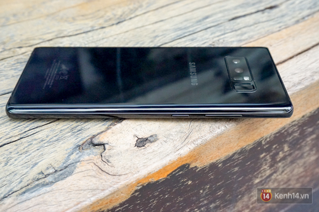 Trên tay nhanh Galaxy Note8 Đen Huyền Bí chính hãng: Đẹp không từ ngữ nào tả xiết! - Ảnh 14.