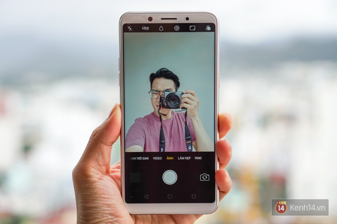 Trên tay F5: chiếc điện thoại viền siêu mỏng đầu tiên của Oppo, trang bị camera selfie AI 20 MP, có cả tính năng mở khóa bằng khuôn mặt - Ảnh 8. Trên tay F5: chiếc điện thoại viền siêu mỏng đầu tiên của Oppo, trang bị camera selfie AI 20 MP, có cả tính năng mở khóa bằng khuôn mặt - Ảnh 8.