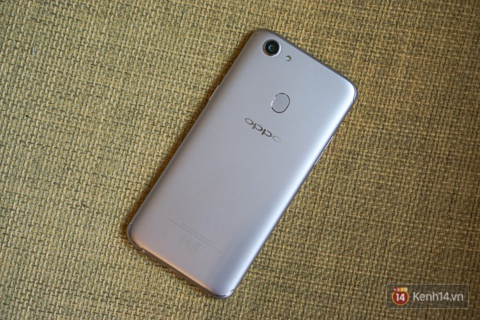 Trên tay F5: chiếc điện thoại viền siêu mỏng đầu tiên của Oppo, trang bị camera selfie AI 20 MP, có cả tính năng mở khóa bằng khuôn mặt - Ảnh 5. Trên tay F5: chiếc điện thoại viền siêu mỏng đầu tiên của Oppo, trang bị camera selfie AI 20 MP, có cả tính năng mở khóa bằng khuôn mặt - Ảnh 5.
