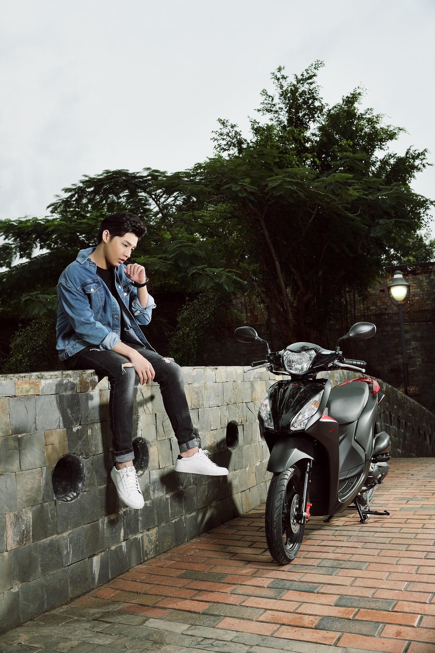 Noo Phước Thịnh, Tóc Tiên bất ngờ khoe cá tính với phong cách trẻ trung, năng động - Ảnh 1. Noo Phước Thịnh, Tóc Tiên bất ngờ khoe cá tính với phong cách trẻ trung, năng động - Ảnh 1.