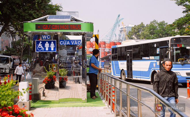Cận cảnh trạm xe buýt 8,5 tỷ đồng, “sang chảnh” nhất trung tâm Sài Gòn và có nhà vệ sinh thông minh - Ảnh 6.