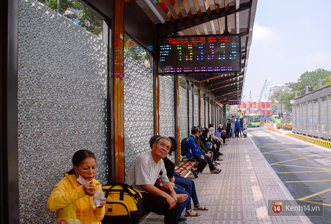 Cận cảnh trạm xe buýt 8,5 tỷ đồng, “sang chảnh” nhất trung tâm Sài Gòn và có nhà vệ sinh thông minh - Ảnh 10.