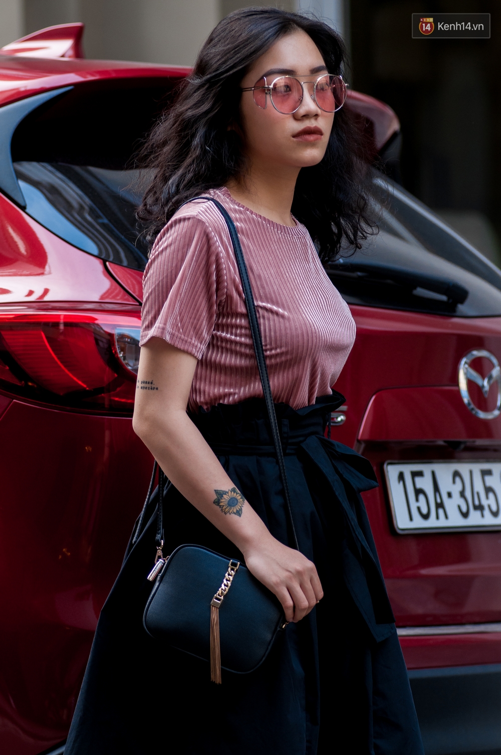 Street style 2 miền: Dù theo phong cách nữ tính hay cool ngầu, các bạn trẻ cũng mix đồ cực hay và diện toàn item trendy nhất - Ảnh 8.