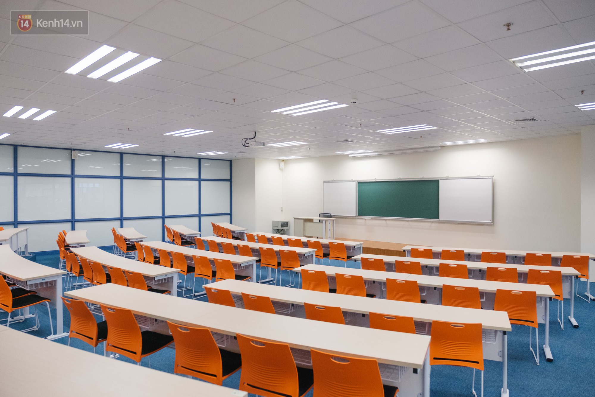 Kh&ocirc;ng chỉ c&oacute; t&ograve;a nh&agrave; thế kỷ, thư viện mới của ĐH Kinh tế Quốc d&acirc;n cũng đẹp v&agrave; cực kỳ hiện đại - Ảnh 11.