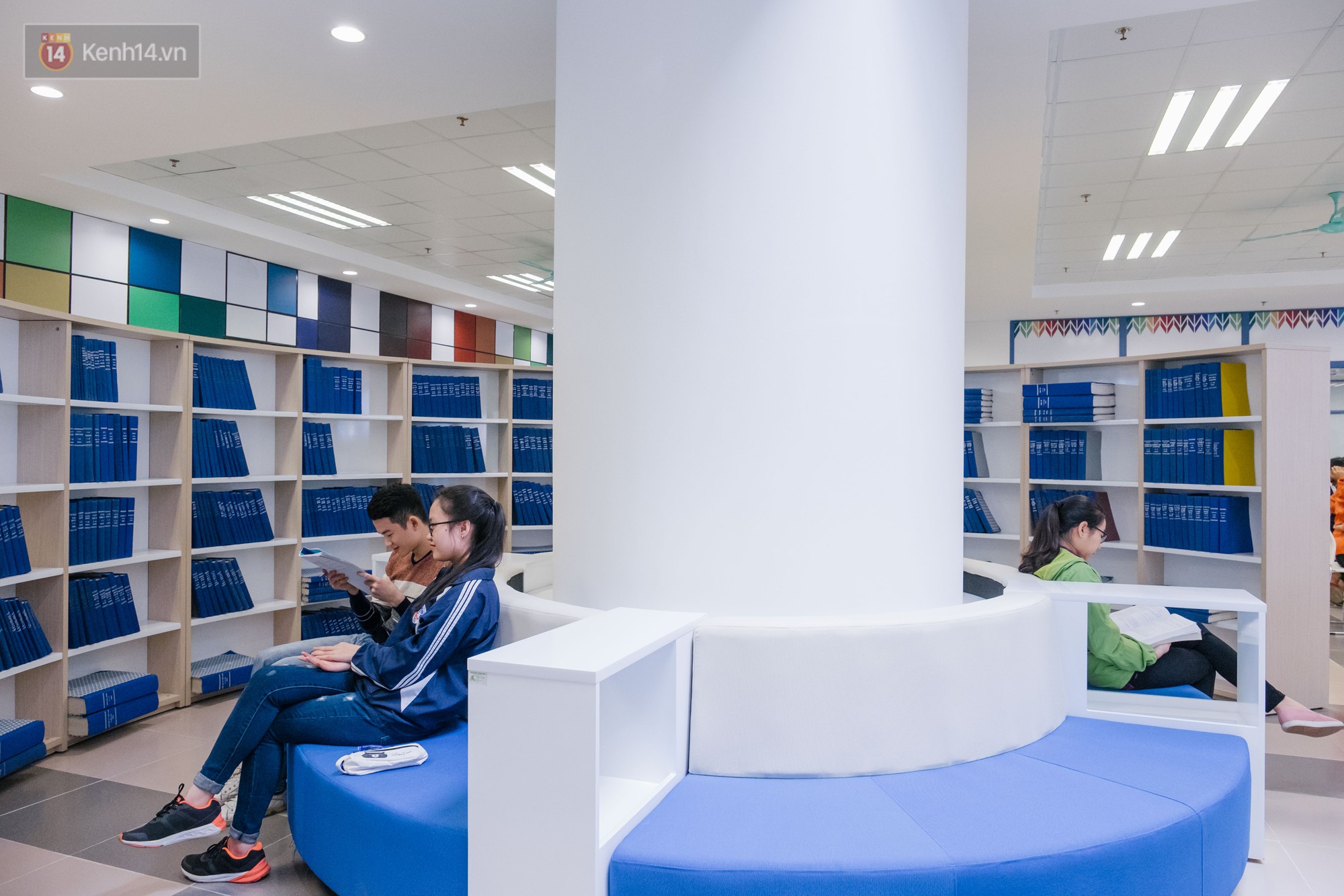 Kh&ocirc;ng chỉ c&oacute; t&ograve;a nh&agrave; thế kỷ, thư viện mới của ĐH Kinh tế Quốc d&acirc;n cũng đẹp v&agrave; cực kỳ hiện đại - Ảnh 14.