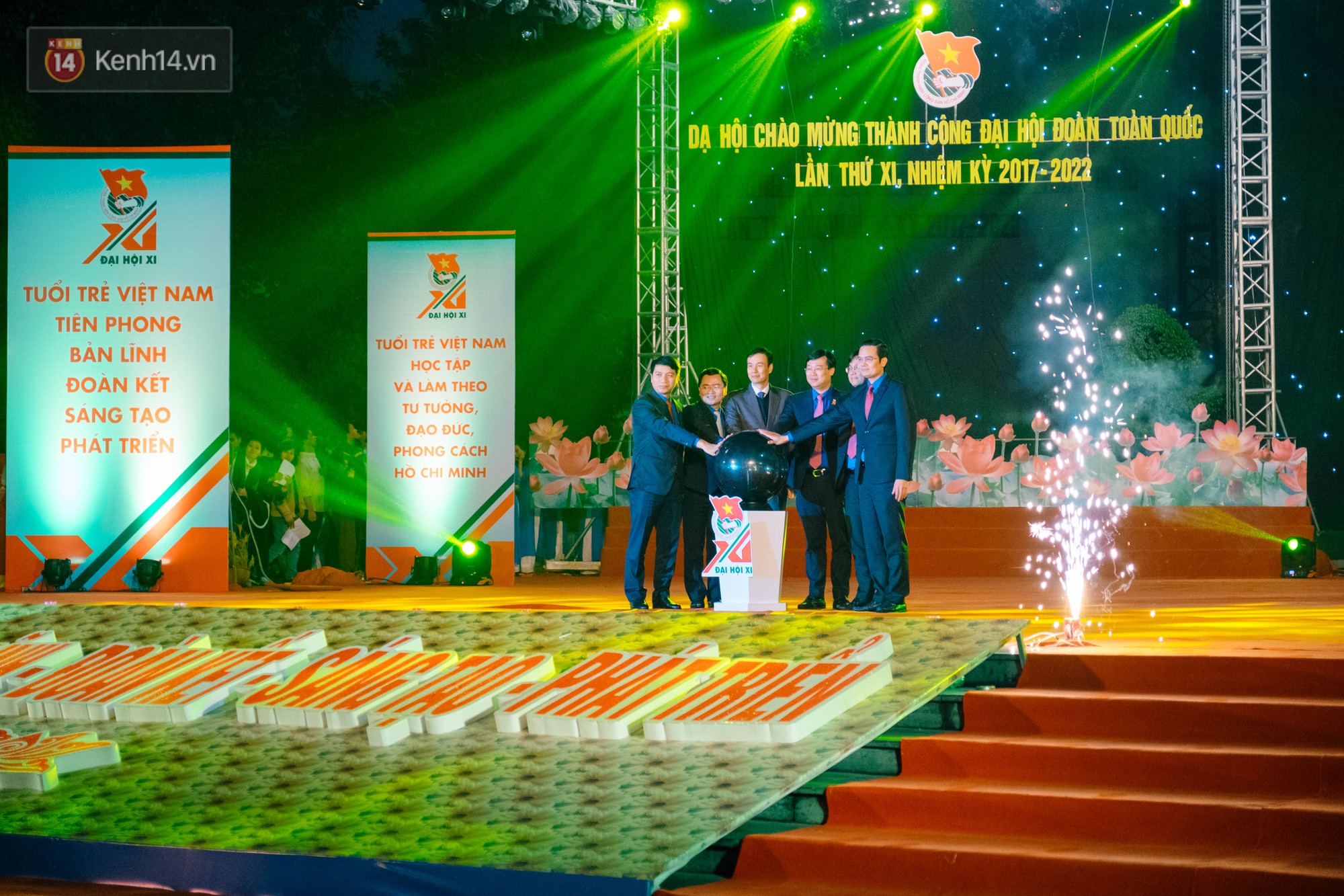 Dạ hội chào mừng thành công Đại hội Đoàn toàn quốc với màn hợp xướng 50 SV cực hoành tráng - Ảnh 3. Dạ hội chào mừng thành công Đại hội Đoàn toàn quốc với màn hợp xướng 50 SV cực hoành tráng - Ảnh 3.