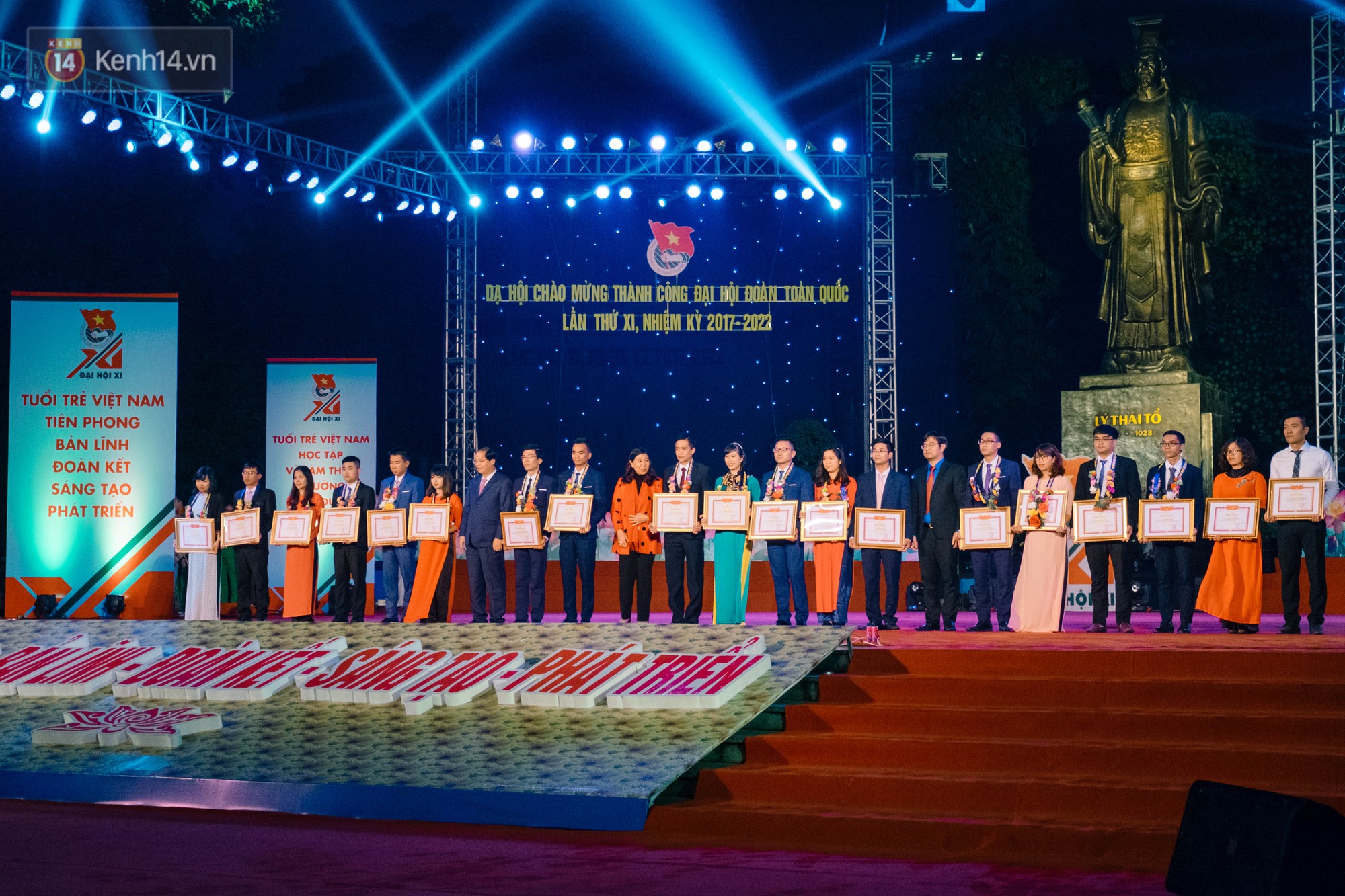 Dạ hội chào mừng thành công Đại hội Đoàn toàn quốc với màn hợp xướng 50 SV cực hoành tráng - Ảnh 4. Dạ hội chào mừng thành công Đại hội Đoàn toàn quốc với màn hợp xướng 50 SV cực hoành tráng - Ảnh 4.