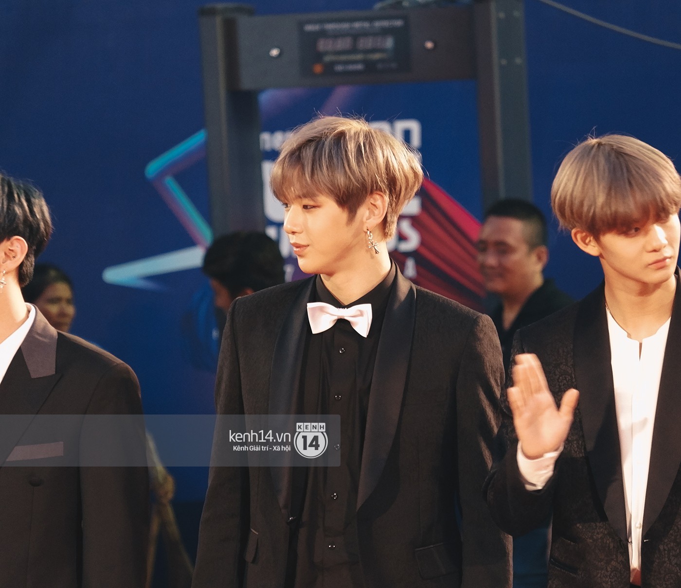 Loạt ảnh đẹp độc quyền tại MAMA 2017: Dàn mỹ nam Hàn khuynh đảo cả thảm đỏ với vẻ lung linh như nam thần - Ảnh 5.