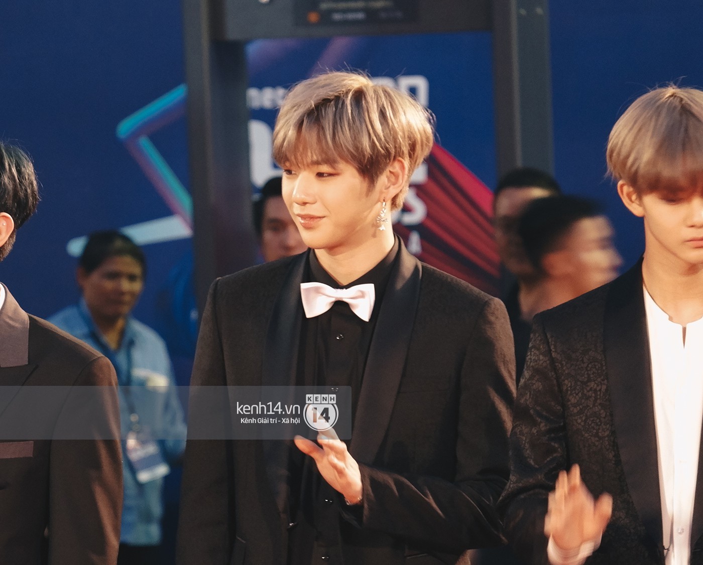 Loạt ảnh đẹp độc quyền tại MAMA 2017: Dàn mỹ nam Hàn khuynh đảo cả thảm đỏ với vẻ lung linh như nam thần - Ảnh 6.