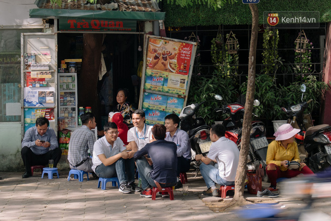 Văn hóa trà đá của dân công sở: Anh em dừng công việc tí, mình đi uống trà đá! - Ảnh 1.