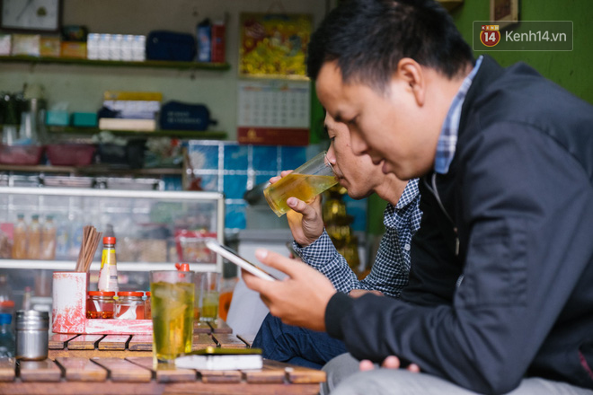 Văn hóa trà đá của dân công sở: Anh em dừng công việc tí, mình đi uống trà đá! - Ảnh 3.