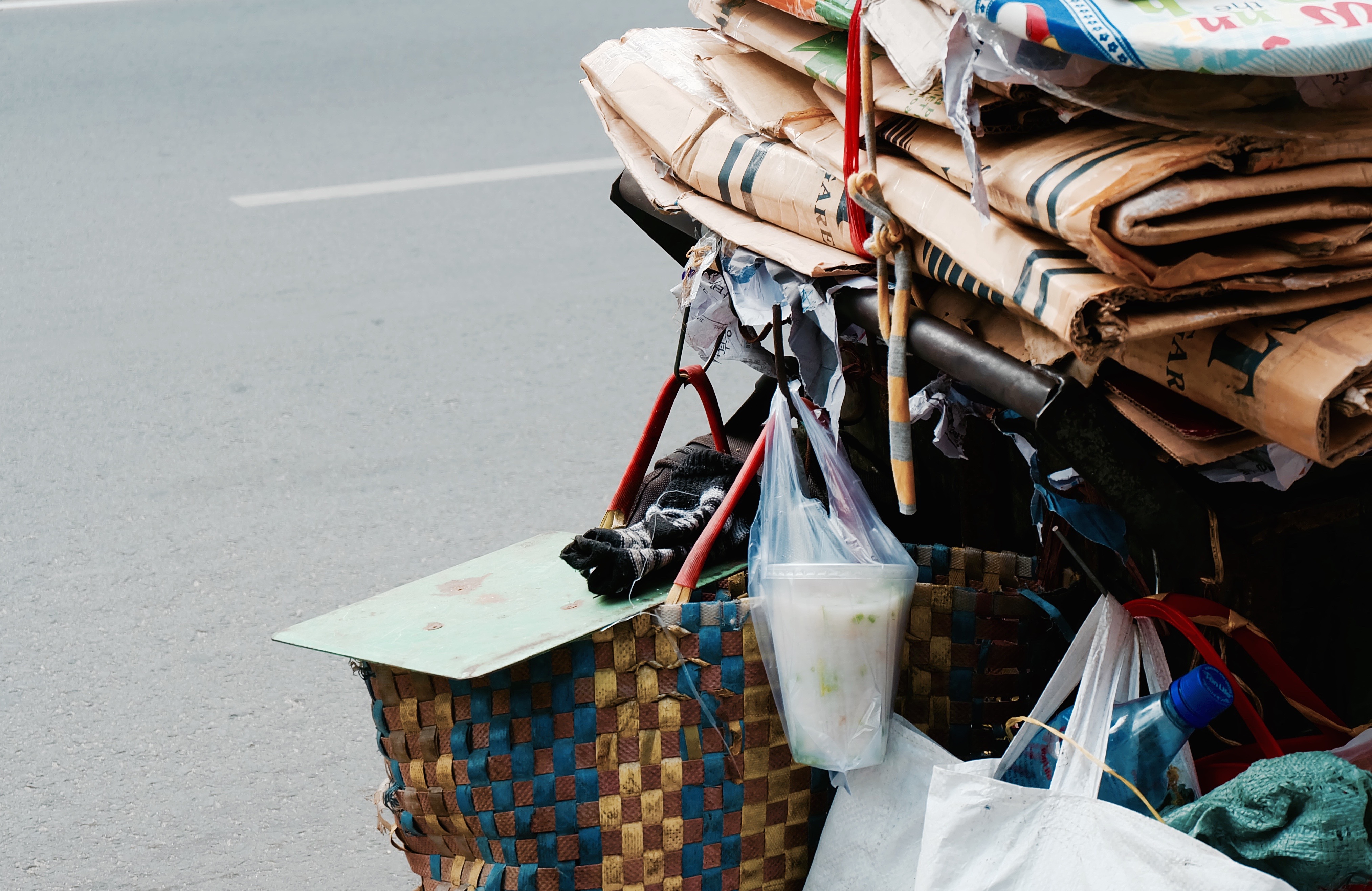 Nồi cháo thịt bằm miễn phí trên vỉa hà của chị bán cà phê vui tính ở Sài Gòn - Ảnh 5. Nồi cháo thịt bằm miễn phí trên vỉa hà của chị bán cà phê vui tính ở Sài Gòn - Ảnh 5.