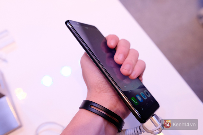 Vivo ra mắt V7+: M&agrave;n h&igrave;nh viền si&ecirc;u mỏng, camera selfie ấn tượng, gi&aacute; 8 triệu đồng - Ảnh 5.
