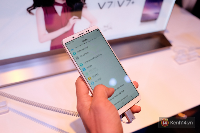 Vivo ra mắt V7+: M&agrave;n h&igrave;nh viền si&ecirc;u mỏng, camera selfie ấn tượng, gi&aacute; 8 triệu đồng - Ảnh 9.